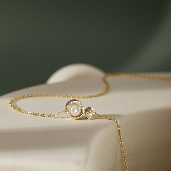 Elegant Pearl Pendant Necklace - Picture 4 of 8